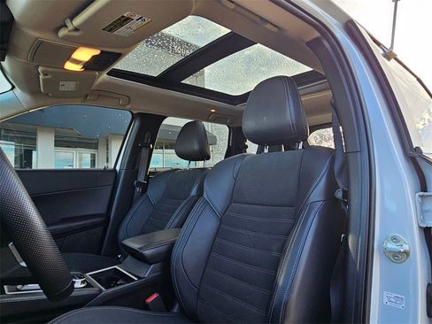 Used 2023 Mitsubishi Outlander SE image 18