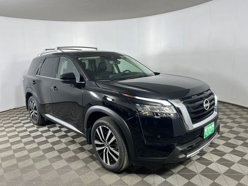 Used 2024 Nissan Pathfinder Platinum image 1