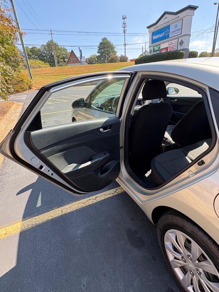 Used 2019 Hyundai Accent SE w/ Cargo Package FWD image 11