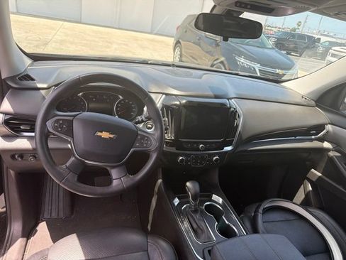 Used 2021 Chevrolet Traverse LT FWD image 16