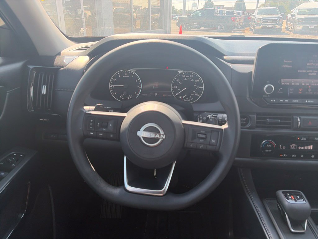 Used 2025 Nissan Pathfinder S AWD/4WD image 15