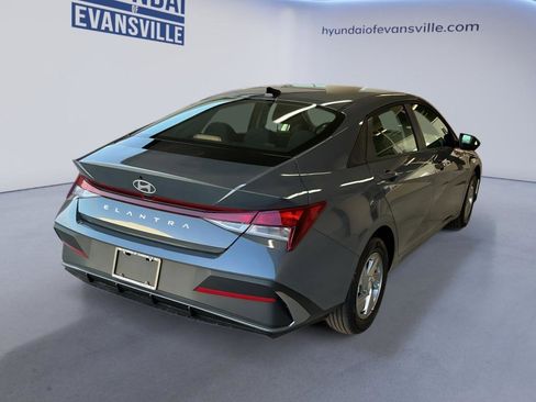 New 2026 Hyundai Elantra SE FWD image 5