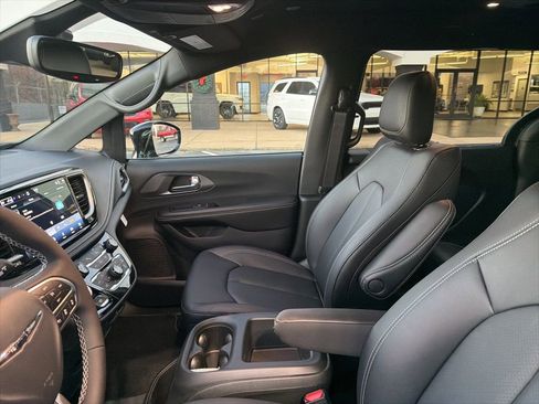New 2026 Chrysler Pacifica Select image 27