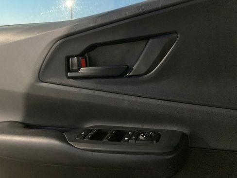 Used 2025 Toyota Prius LE FWD image 12