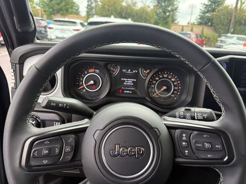 Used 2025 Jeep Wrangler Unlimited Sport AWD/4WD image 27