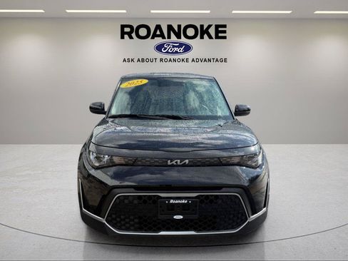 Used 2025 Kia Soul LX FWD image 2
