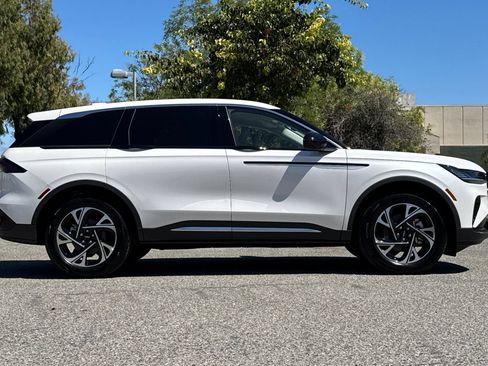 New 2026 Lincoln Nautilus Premier AWD/4WD image 3