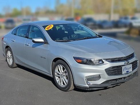 Used 2017 Chevrolet Malibu LT FWD image 10