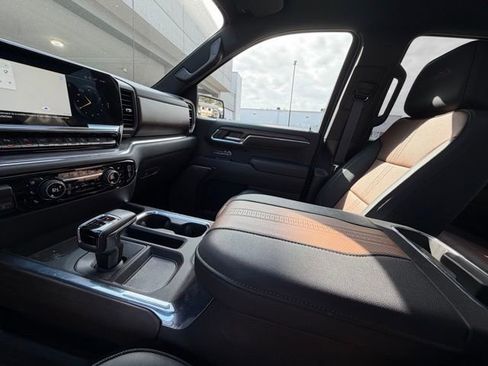 Used 2024 Chevrolet Silverado 1500 High Country w/ Technology Package image 15