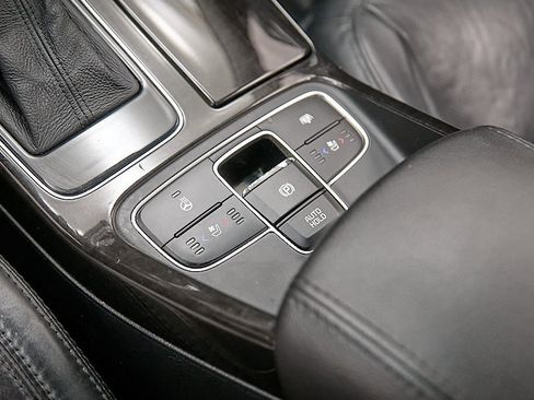 Used 2015 Kia Cadenza Premium w/ Technology Package image 19