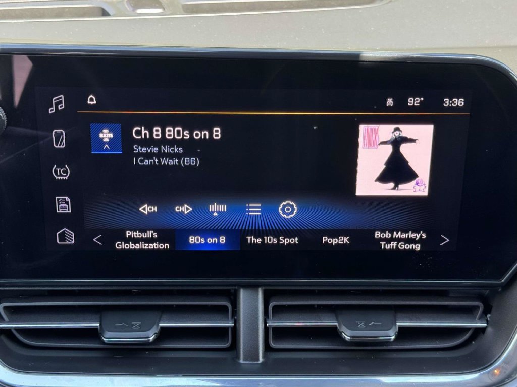 Used 2025 Chevrolet Trax ACTIV w/ Sunroof Package FWD image 3