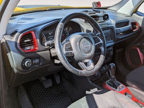 Used 2019 Jeep Renegade Trailhawk w/ LED Lighting Group AWD/4WD image 10
