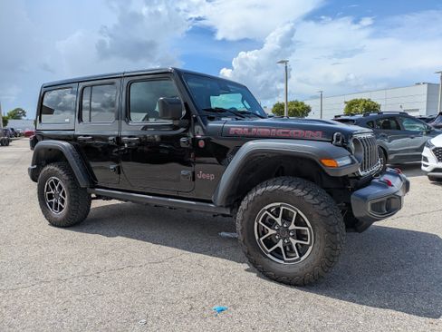 Used 2025 Jeep Wrangler Unlimited Rubicon w/ Convenience Group AWD/4WD image 2