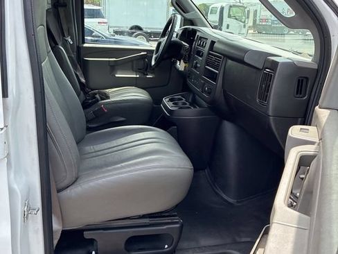 Used 2019 GMC Savana 2500 w/ Driver Convenience Package RWD image 15
