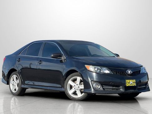 Used 2012 Toyota Camry SE image 1