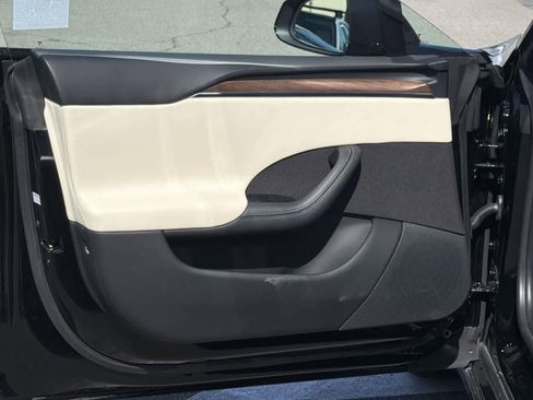 Used 2023 Tesla Model S image 23