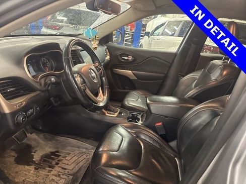 Used 2018 Jeep Cherokee Limited image 8