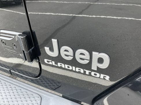 Used 2021 Jeep Gladiator Overland w/ Popular Equipment Package AWD/4WD image 9
