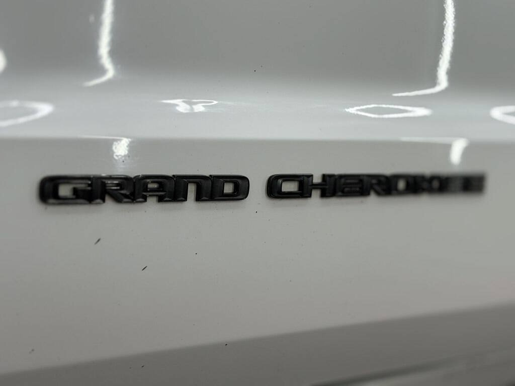 Used 2018 Jeep Grand Cherokee Altitude AWD/4WD image 33
