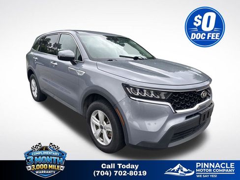 Used 2021 Kia Sorento LX AWD/4WD image 1