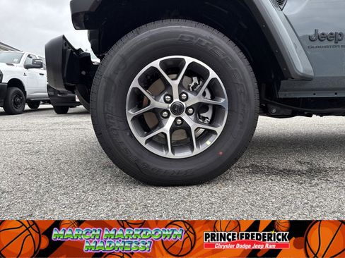 New 2025 Jeep Gladiator Sport image 9