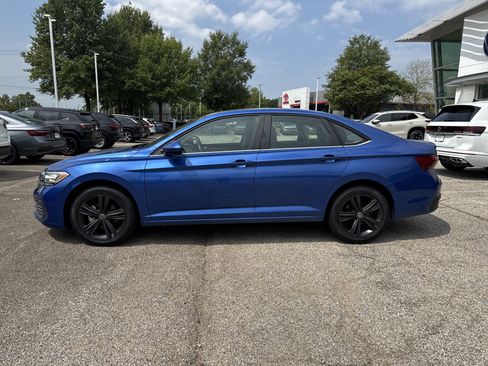 Used 2022 Volkswagen Jetta SE FWD image 2