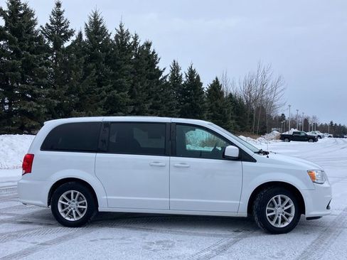 Used 2020 Dodge Grand Caravan SE image 21