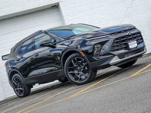 New 2026 Chevrolet Blazer LT w/ Convenience Package FWD image 3