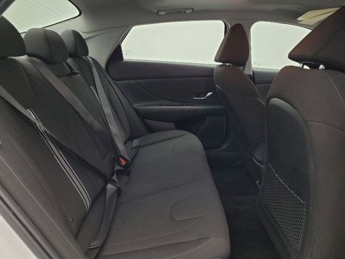 Used 2025 Hyundai Elantra SEL image 18