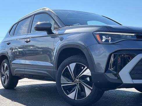 New 2026 Volkswagen Taos SE AWD/4WD image 4