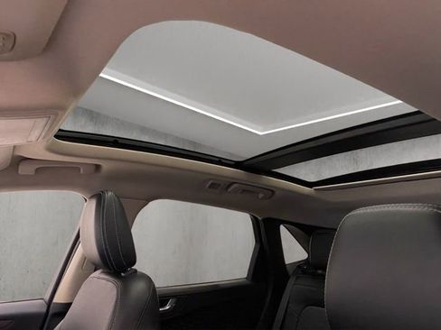 Used 2020 Ford Escape Titanium w/ Titanium Premium Package 2.0 image 9