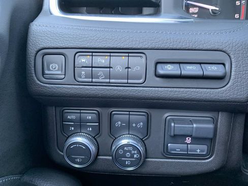 Used 2021 GMC Yukon Denali w/ Denali Ultimate Package AWD/4WD image 23