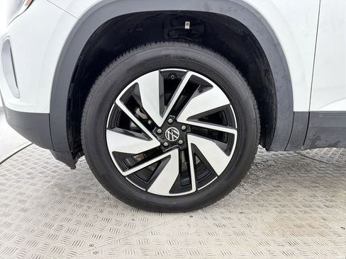 Used 2025 Volkswagen Atlas SE AWD/4WD image 11
