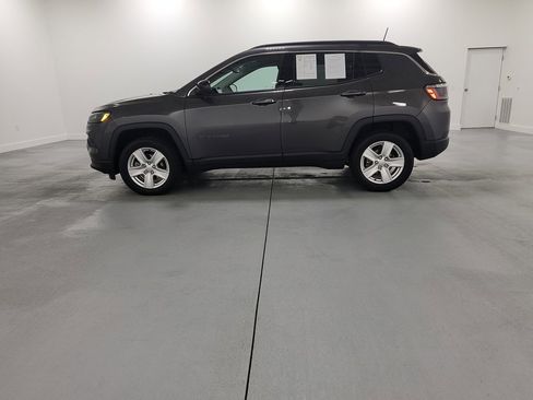 Used 2022 Jeep Compass Latitude image 5