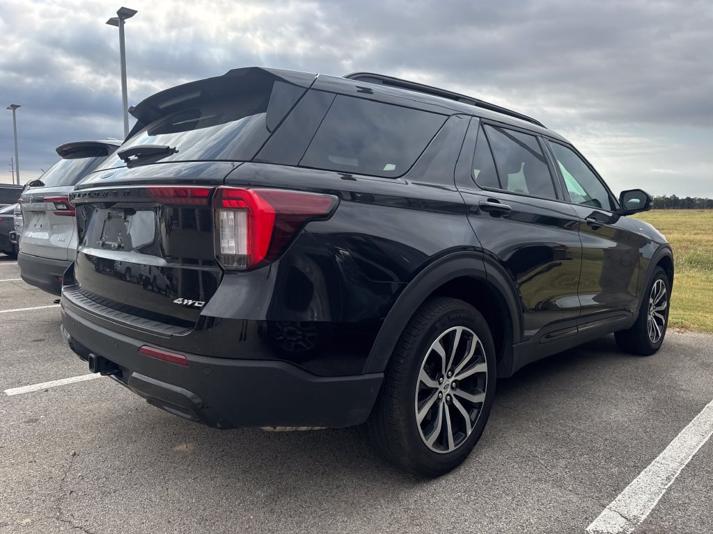 Used 2025 Ford Explorer ST-Line AWD/4WD image 6