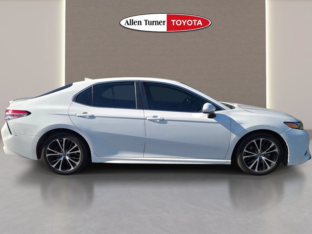 Used 2019 Toyota Camry SE FWD image 5