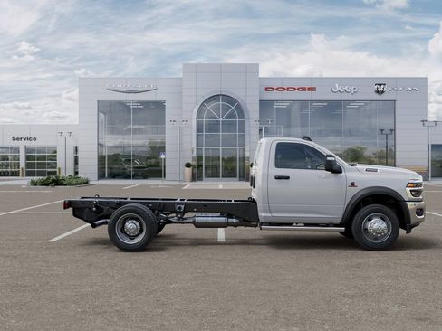 New 2026 RAM 5500 Tradesman w/ Chrome Appearance Group AWD/4WD image 24