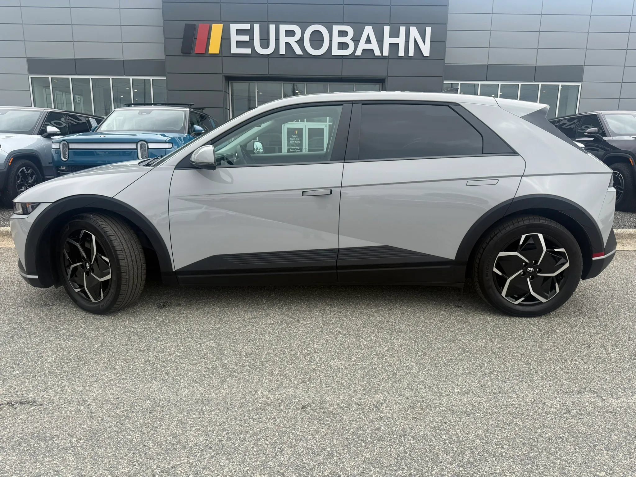Used 2023 Hyundai Ioniq 5 SEL w/ Cargo Package AWD/4WD image 2