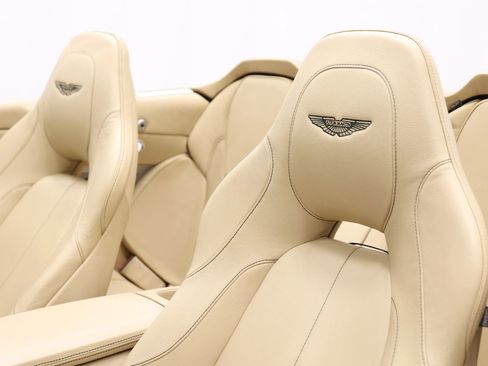 Used 2016 Aston Martin Vanquish Volante RWD image 17