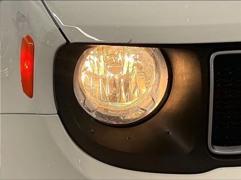 Used 2023 Jeep Renegade Latitude AWD/4WD image 30