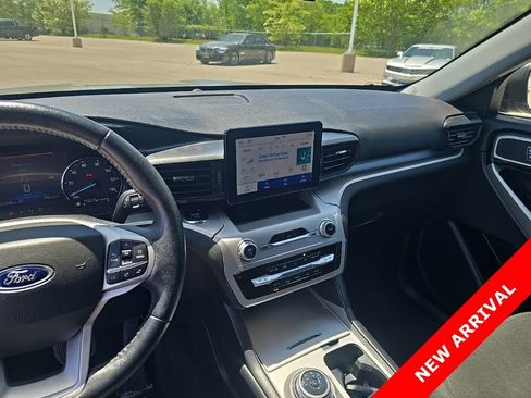 Used 2022 Ford Explorer XLT AWD/4WD image 11