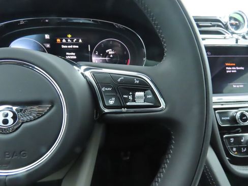 Used 2023 Bentley Bentayga Extended Wheelbase image 12