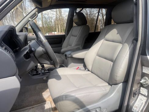 Used 2002 Toyota Land Cruiser image 42