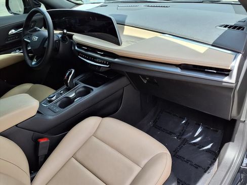 Used 2024 Cadillac XT4 Premium Luxury FWD image 8