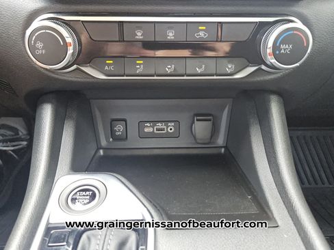 Used 2025 Nissan Sentra SV FWD image 10
