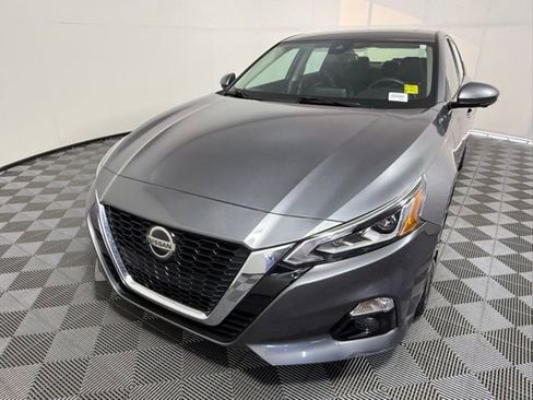 Used 2019 Nissan Altima 2.5 Platinum image 2