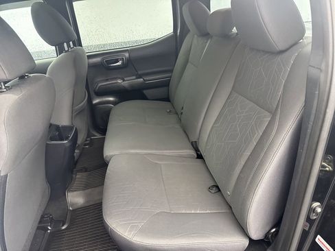 Used 2017 Toyota Tacoma TRD Off-Road image 34