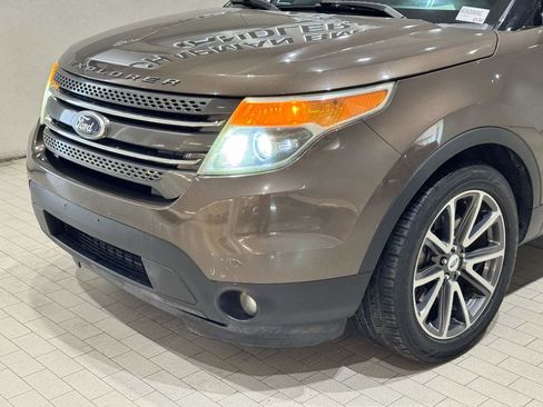 Used 2015 Ford Explorer XLT w/ Equipment Group 202A FWD image 2