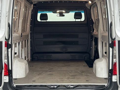 Used 2019 Mercedes-Benz Sprinter 2500 image 13