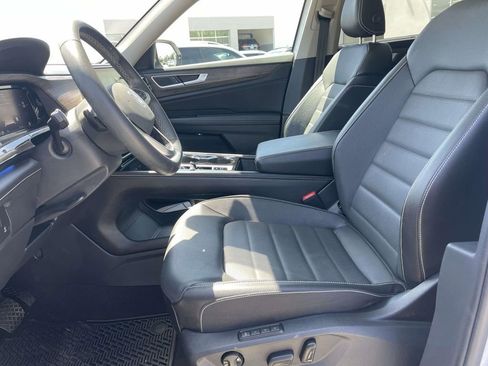 Used 2024 Volkswagen Atlas SEL AWD/4WD image 14